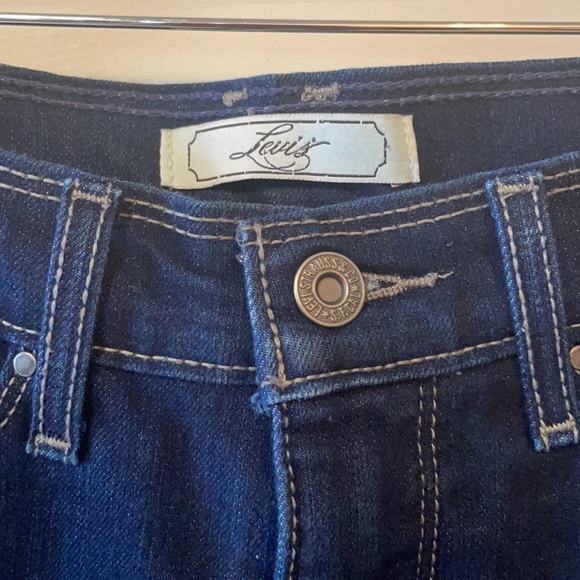 Levi’s Jean Skirt with Back Slits and Pockets Size 4. - Picture 2 of 7